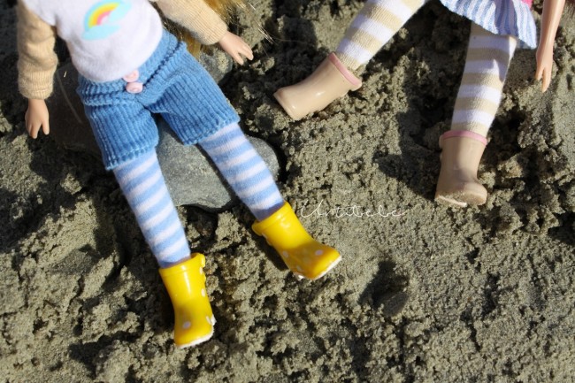 poupées lottie a la plage