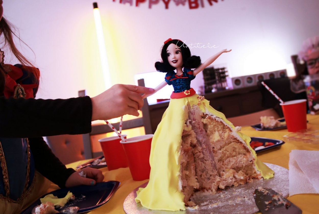 gateau poupée ouvert