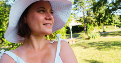 Femme au chapeau